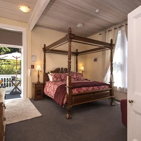 Sennen House Boutique Accommodation-2