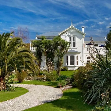 Sennen House Boutique Accommodation-3